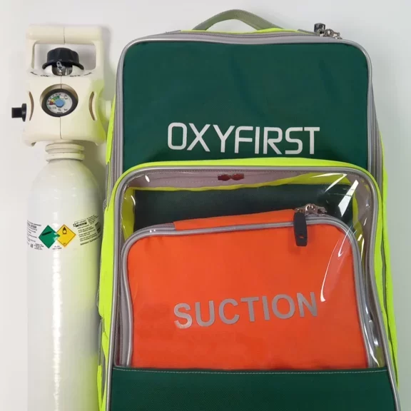 Bag and bottle of the Oxyfirst Emergency kit